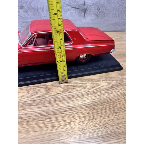 Maisto 1/18 - Dodge 330 1963 Red Diecast Scale Model Car - Picture 8 of 11